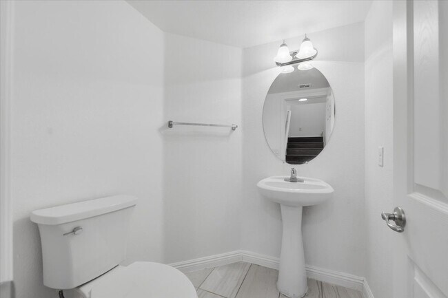 Building Photo - 752 Looking Bear Ct