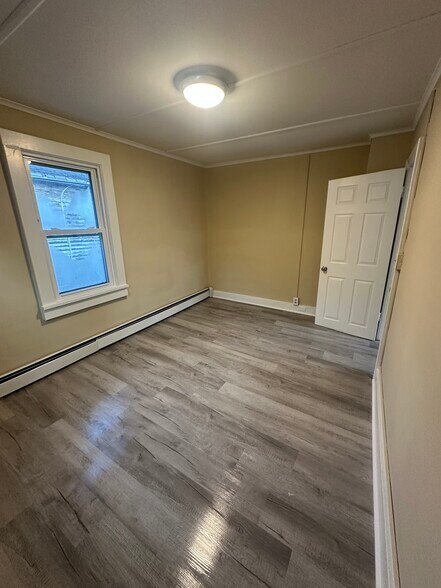 Building Photo - 207 Gorham Ave