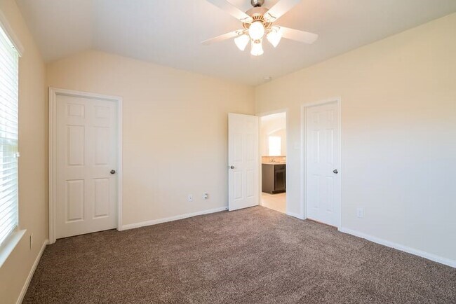 Building Photo - 5919 Deep S Dr