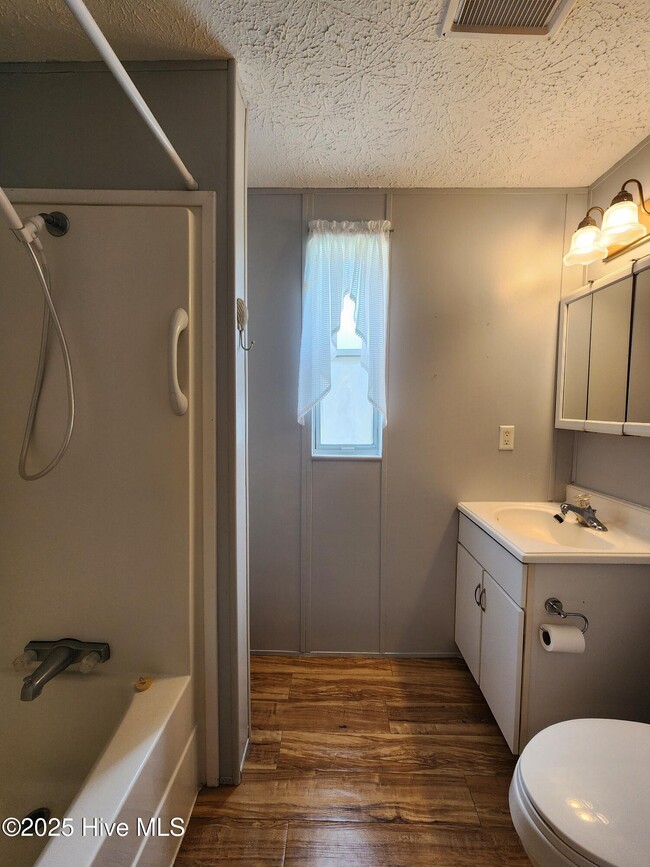 Building Photo - 508 Ocean Spray Dr