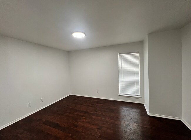 Building Photo - 900 S Weatherred Dr