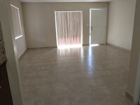 Building Photo - 43 W 43rd Pl