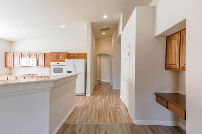 Building Photo - 4 Bed, Single Story Home, In Southwest Gat...