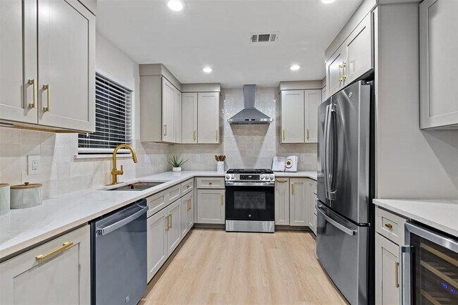 Building Photo - 5102 Summerset Trail