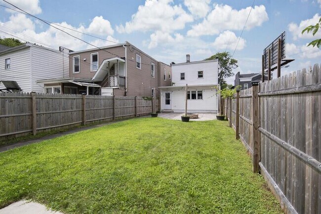 Building Photo - 690 2nd Ave