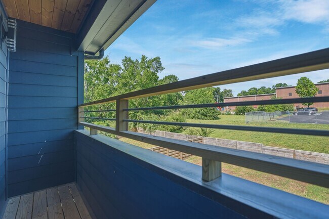 Building Photo - Luxury Nashville Retreat with Skyline & River Views | 4BR + Rooftop Entertainment Loft