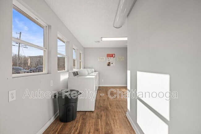 Building Photo - 207 Eveningside Dr