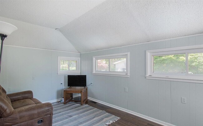 Building Photo - Two Bedroom Home For Rent