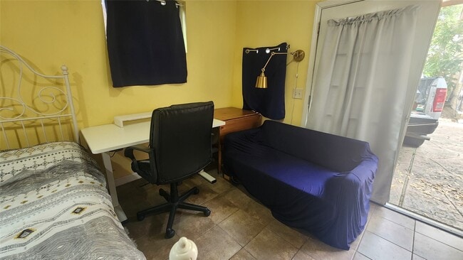 Building Photo - 2317 Southgate Blvd