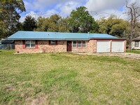 Building Photo - Available Now – Updated 3-Bed, 2-Bath Home in Iowa with Garage