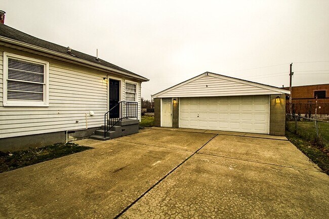 Building Photo - Completely Renovated 3 Bedroom 1 Bathroom Home