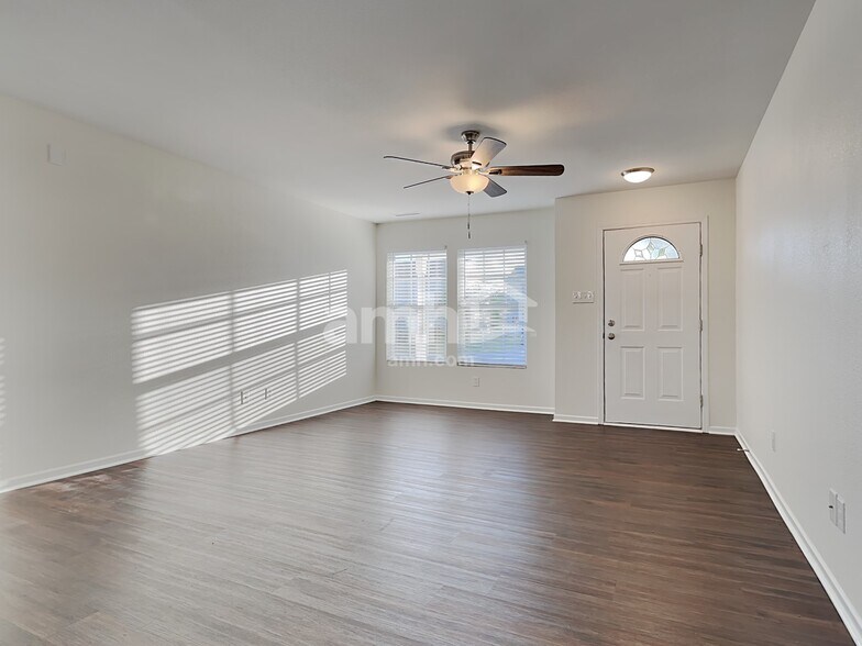 Building Photo - 1503 Pencross Ln