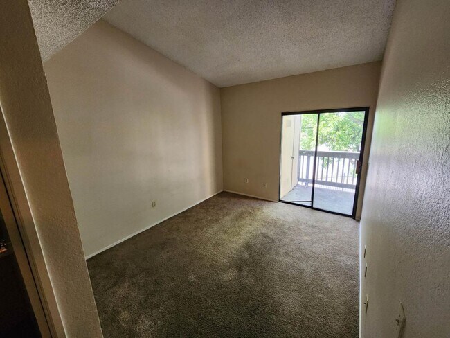 Building Photo - Condo on Madison Avenue. MOVE IN SPECIAL. 1 month free.