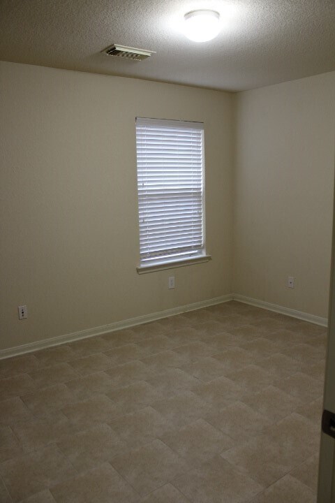 Building Photo - 18114 Surrey Lake Ln