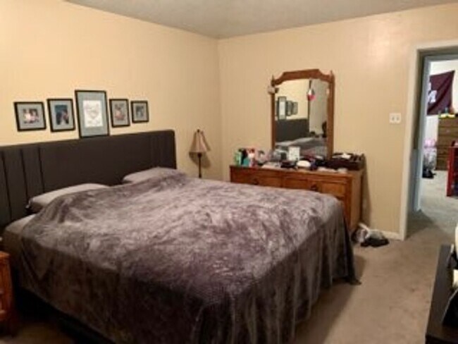 Building Photo - Bryan - 3 Bedroom - 2 Bath -1 vehicle garage - Fenced in back yard - House.