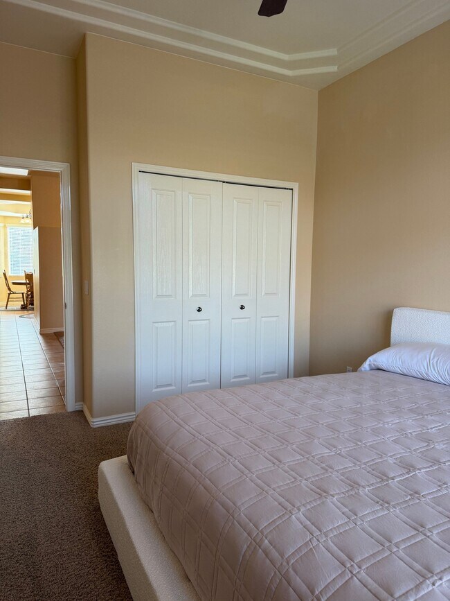 Building Photo - 1642 N Great Basin Dr