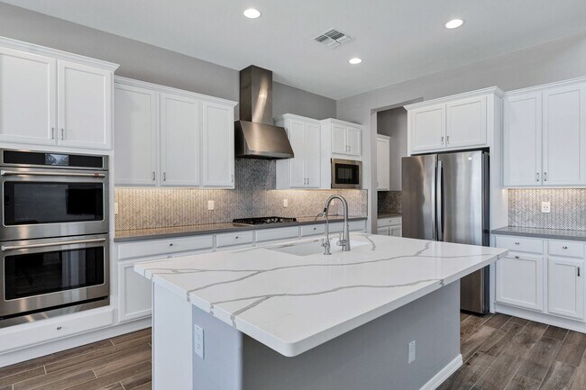 Building Photo - Spacious 5 Bedroom Home for Rent in East Mesa