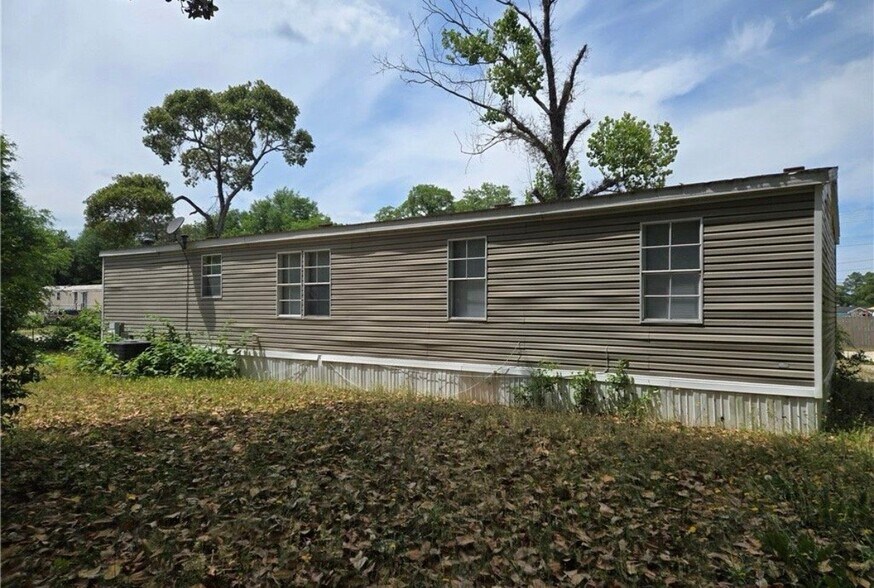 Building Photo - 2611 Warhorse St