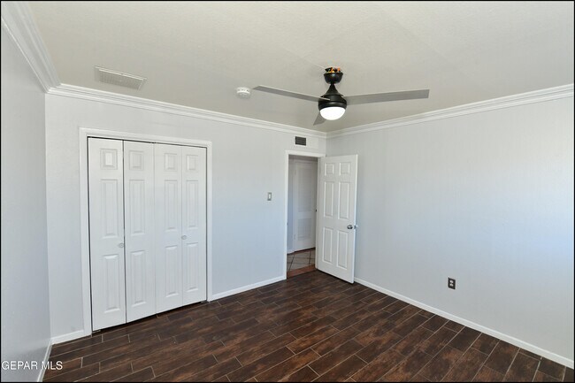 Building Photo - 415 Balboa Rd