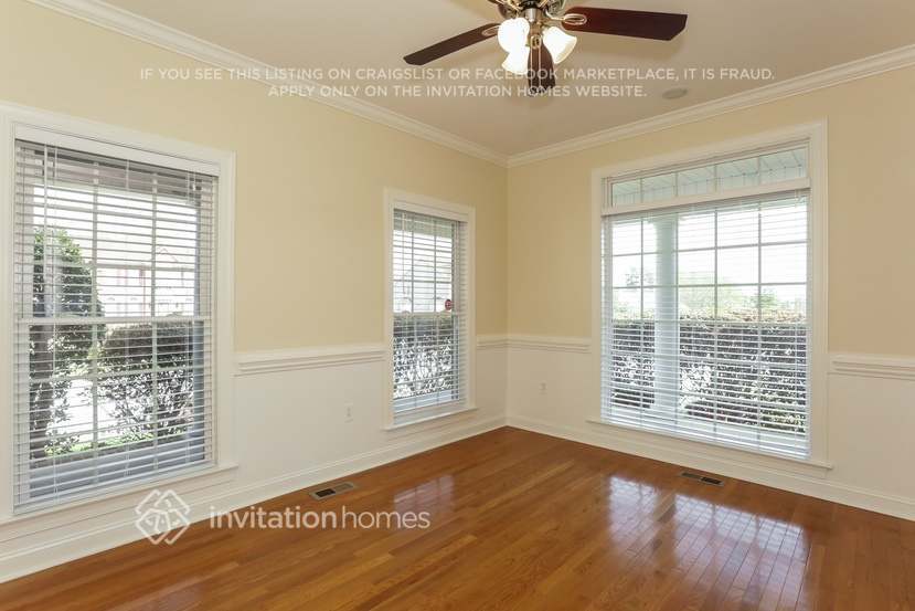 Building Photo - 3915 Lake Park Rd