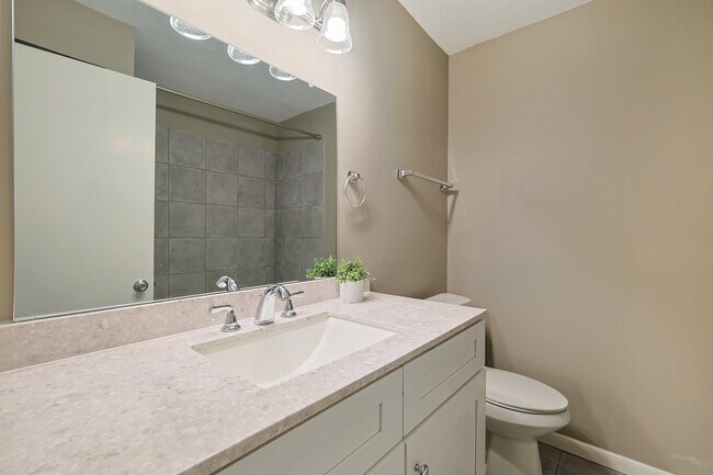 Building Photo - 3901-3903 Hawthorne Ave