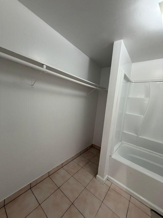 Building Photo - WoW 1 Bd 1 Ba House with a Yard and Laundry Hookups