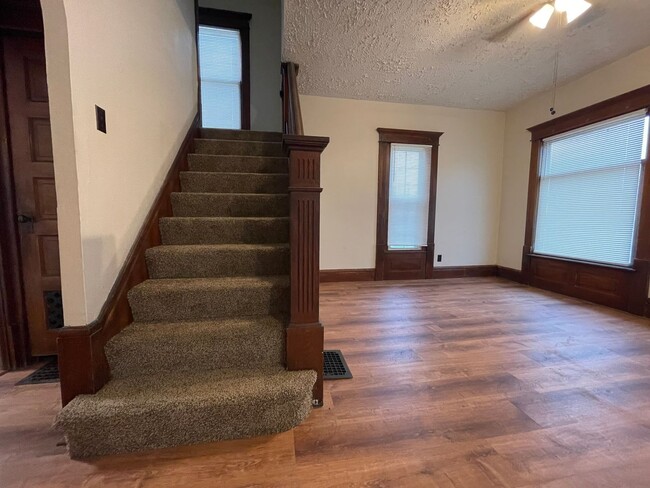 Building Photo - Large Four Bedroom Home