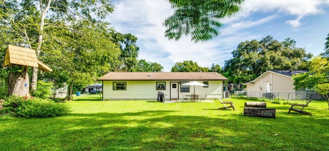 Building Photo - 20126 Suncrest Dr