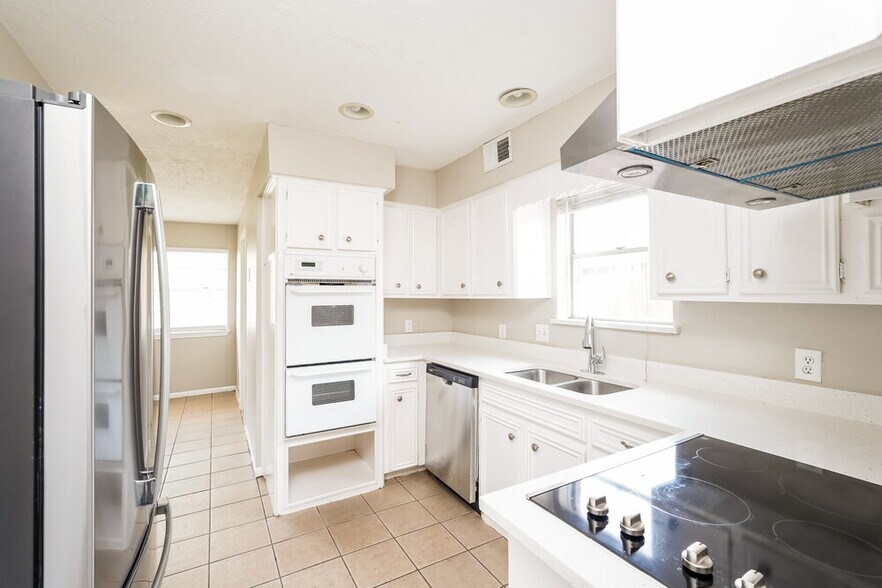 Building Photo - 14031 Crosshaven Dr