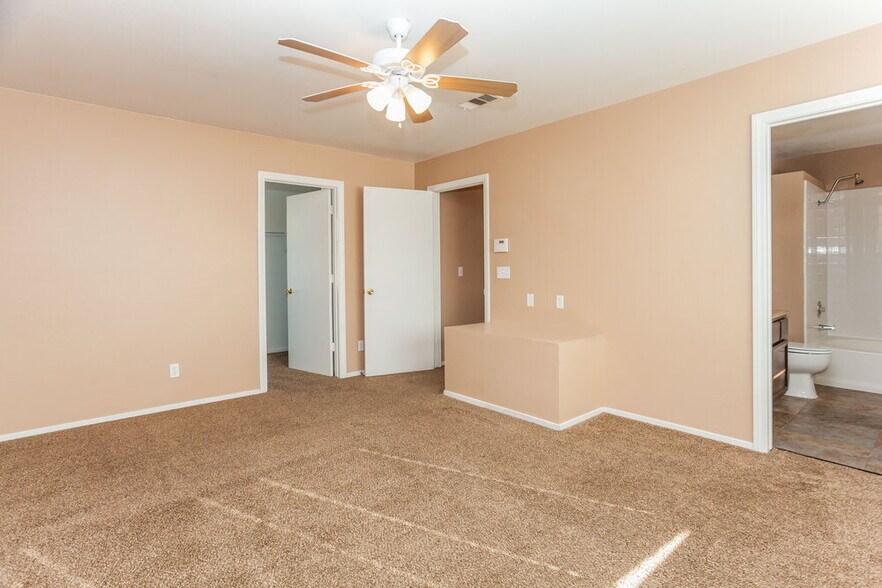 Building Photo - 8939 Green Jade Dr
