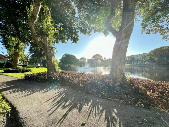 Building Photo - 2025 Lavers Cir