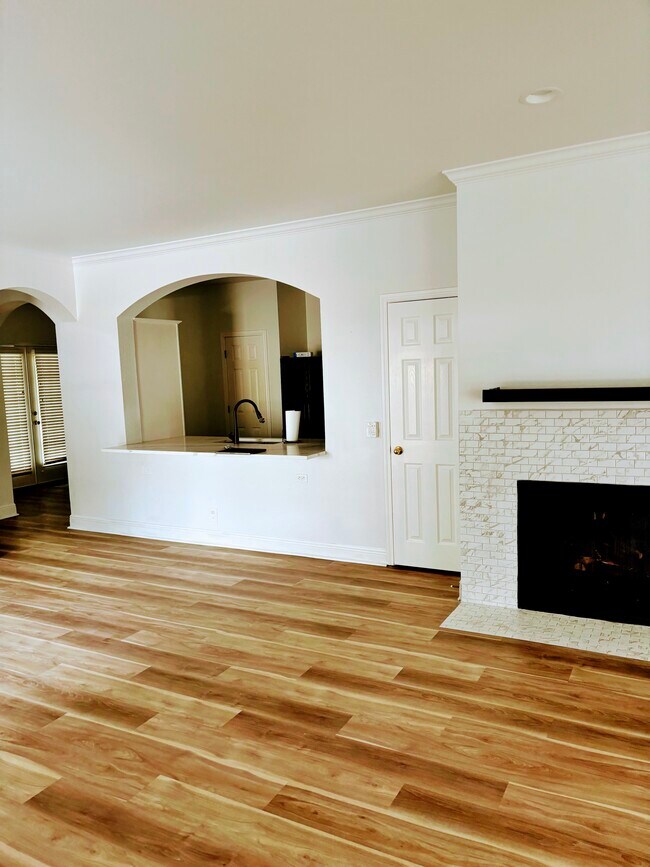 Building Photo - 412 Bradfield Dr