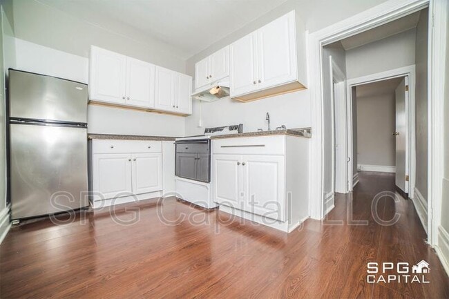 Building Photo - 28 Carlisle St