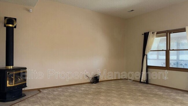 Building Photo - 107 S Brewer Dr