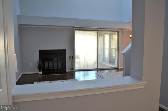 Building Photo - 3311 Lakeside View Dr