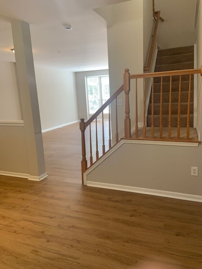Building Photo - Walden Golf Course - Crofton Townhome - Av...