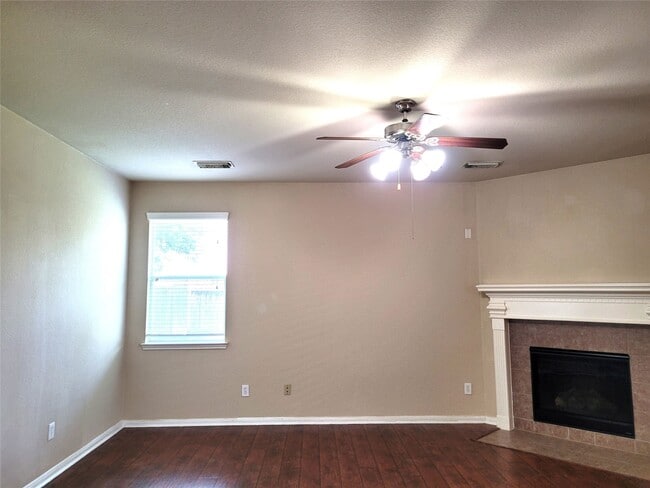 Building Photo - 26319 Longview Creek Dr