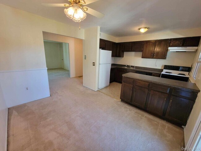 Building Photo - 27 Weathervane Dr