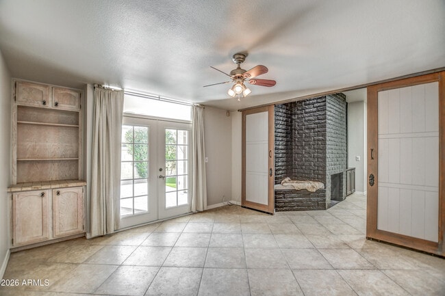 Building Photo - 8647 E Devonshire Ave