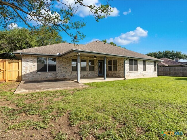 Building Photo - 1625 Sunnybrook Dr