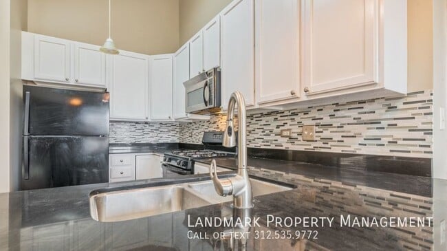 Building Photo - 2329 W Harrison St