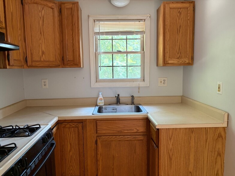 Building Photo - 248 Mendon St
