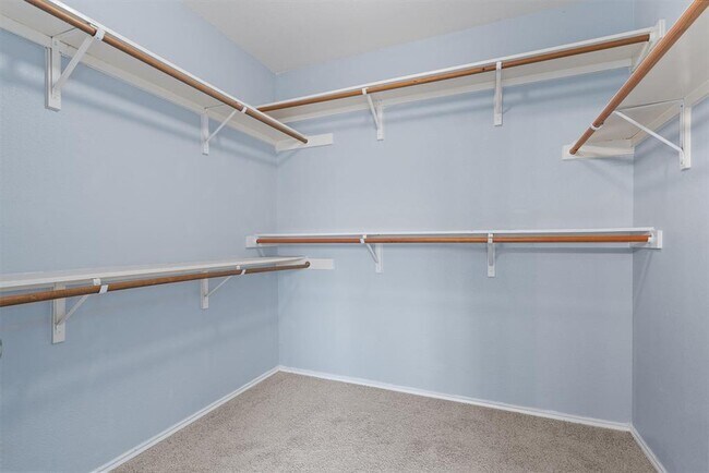 Building Photo - 100 Parque Cir