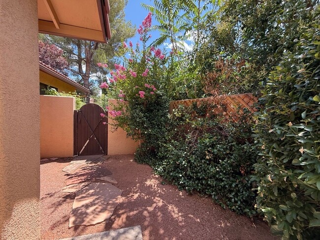 Building Photo - Desirable Uptown Sedona In the Orchards 3 ...