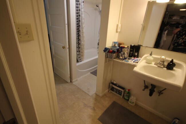 Building Photo - Chang Duplex