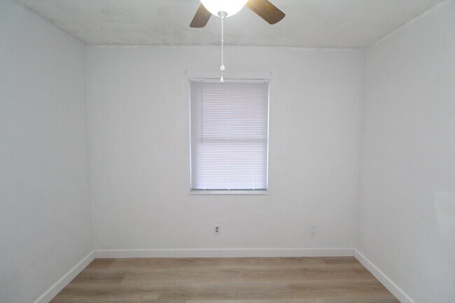 Building Photo - Spacious 4BR, 2BA Central Pensacola Home on a Large Corner Lot with Sunroom & 2-Car Garage