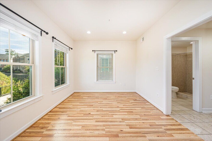 Building Photo - 9128 Kenway Ln
