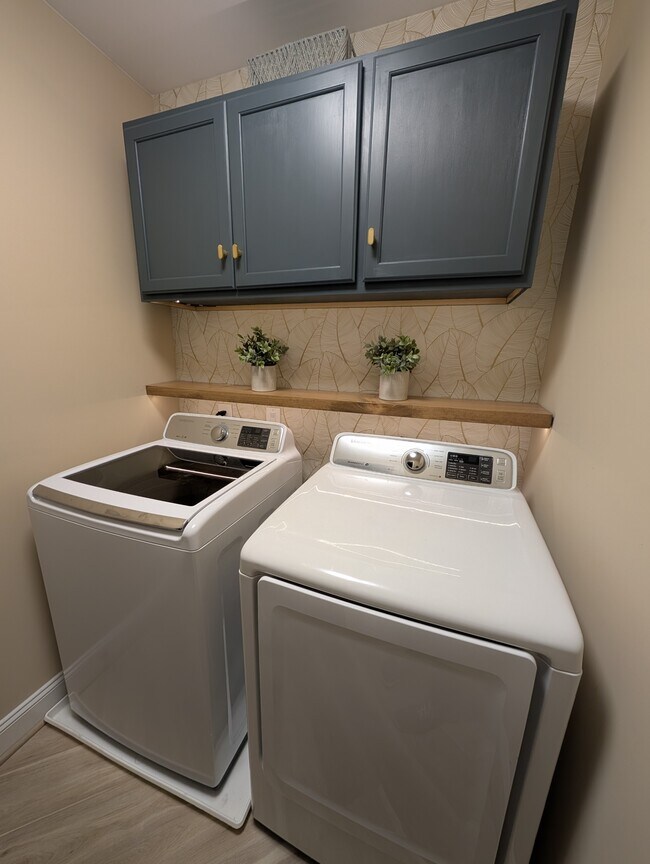 Building Photo - 716 Carneros Ci