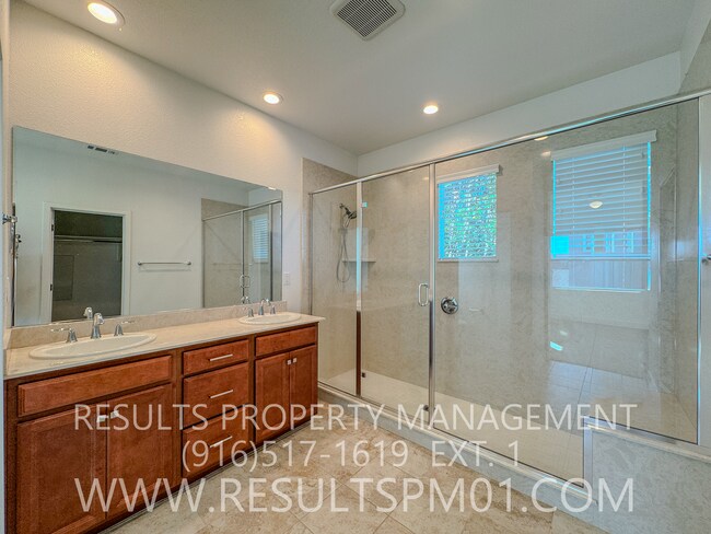 Building Photo - Beautiful 4 Bedroom Home in McKinley Villa...