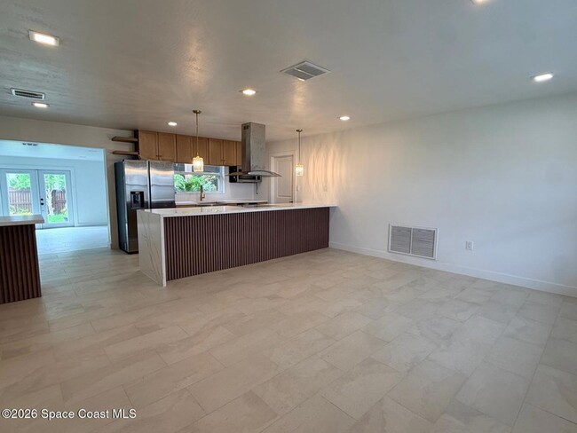 Building Photo - 205 Melaleuca Dr